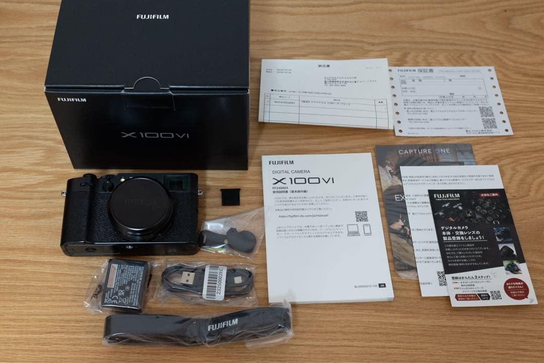【先月新品購入品】Fujifilm X100VI ブラック　サムグリップ付