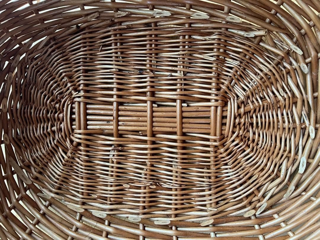 北欧製　籐製楕円形バスケット