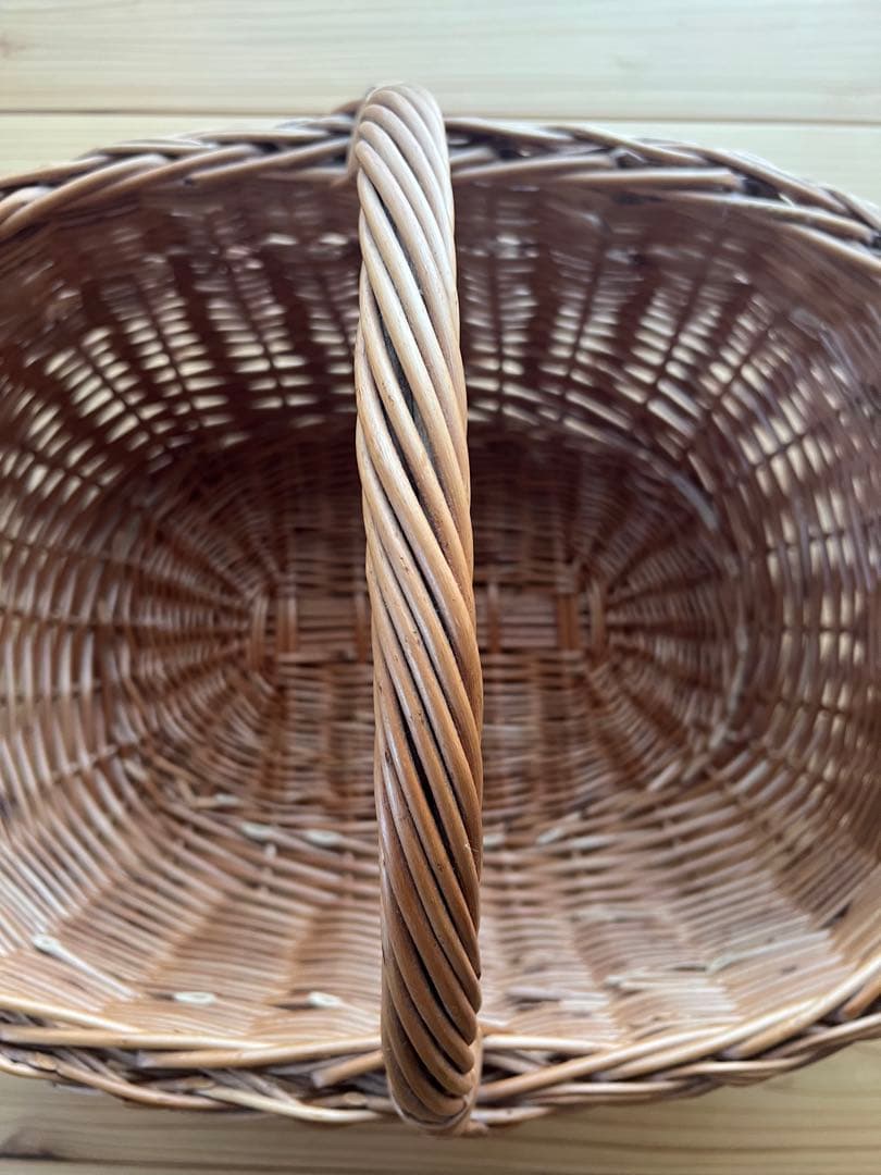 北欧製　籐製楕円形バスケット