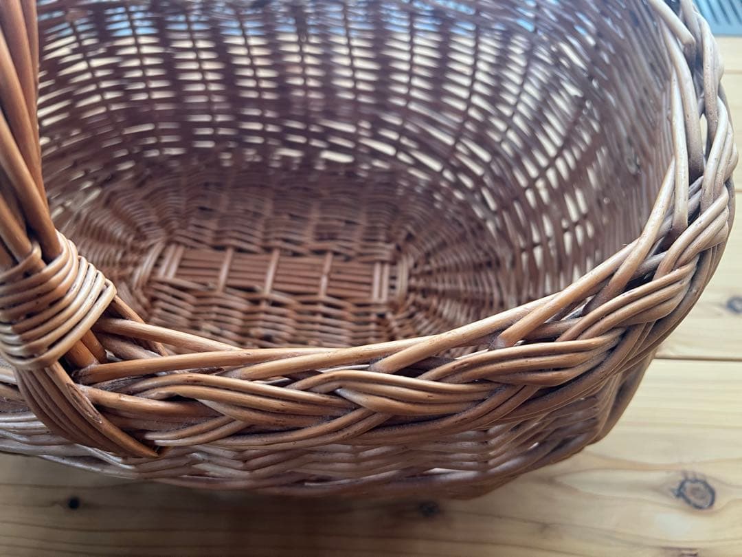 北欧製　籐製楕円形バスケット