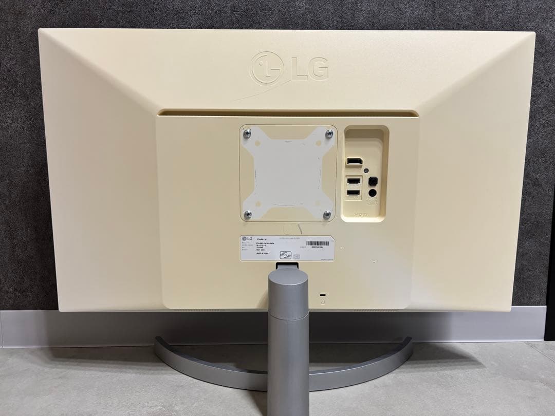 LG 27インチ　モニター　27UL600-W