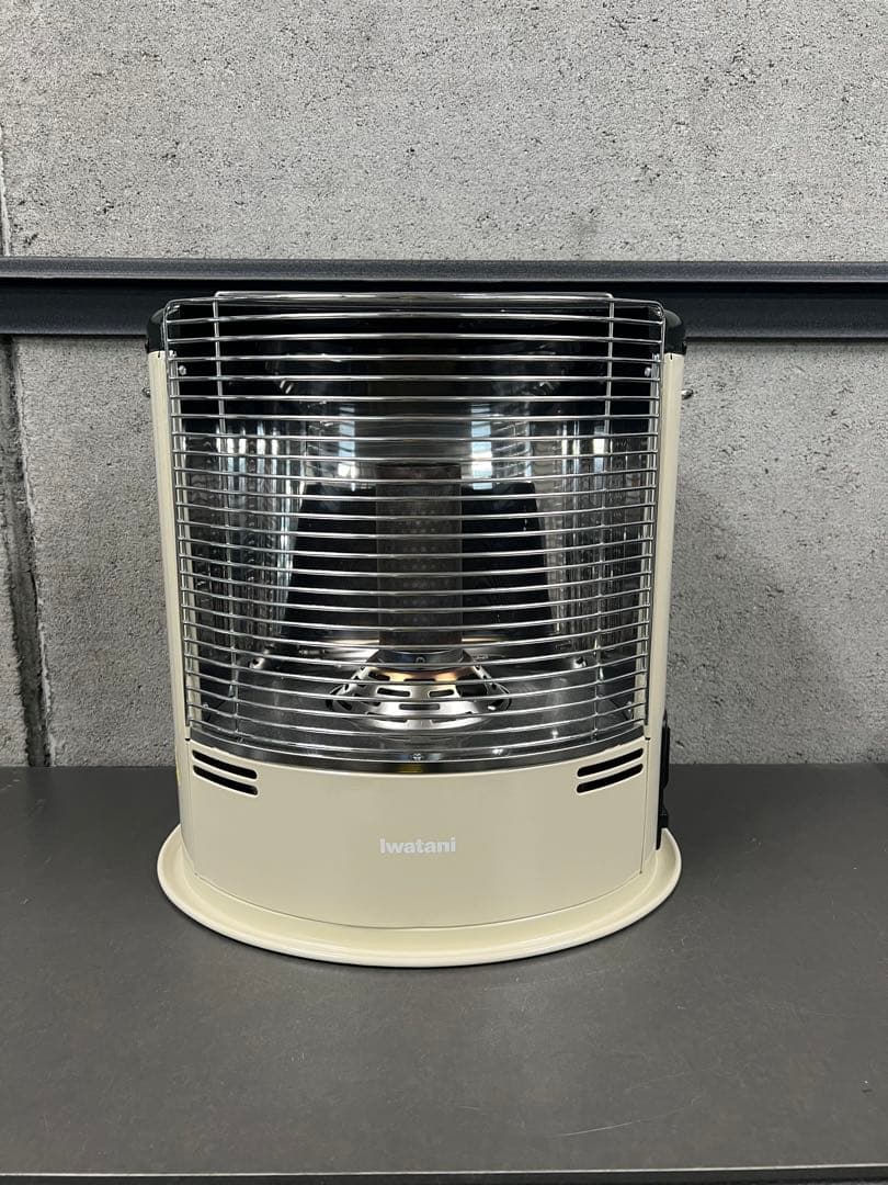 デカ暖Ⅱ Iwatani カセットストーブ　２３年製　R5770