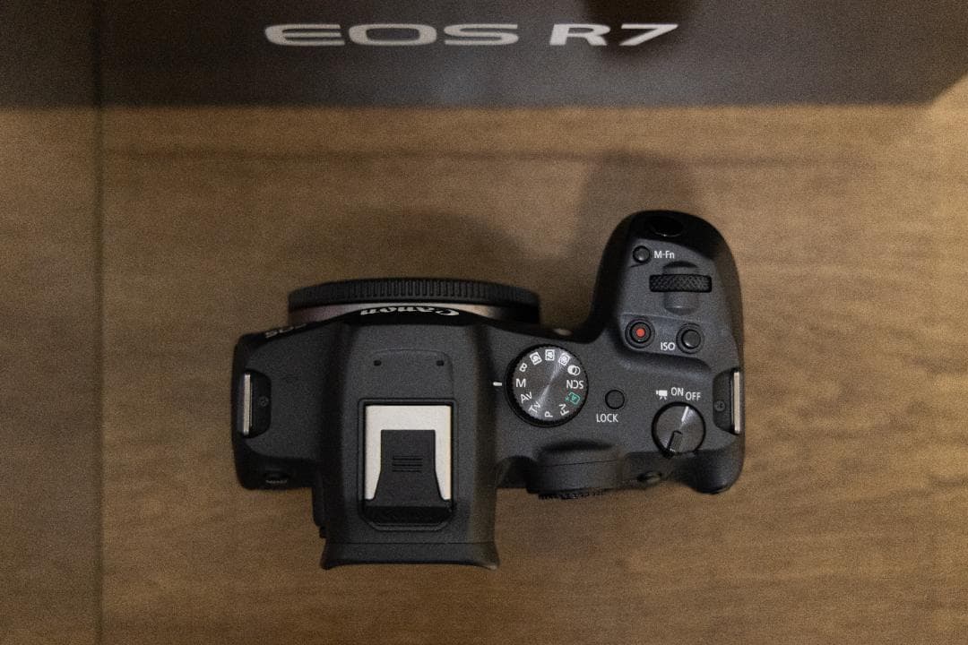 Canon EOS R7 ミラーレスカメラ 本体