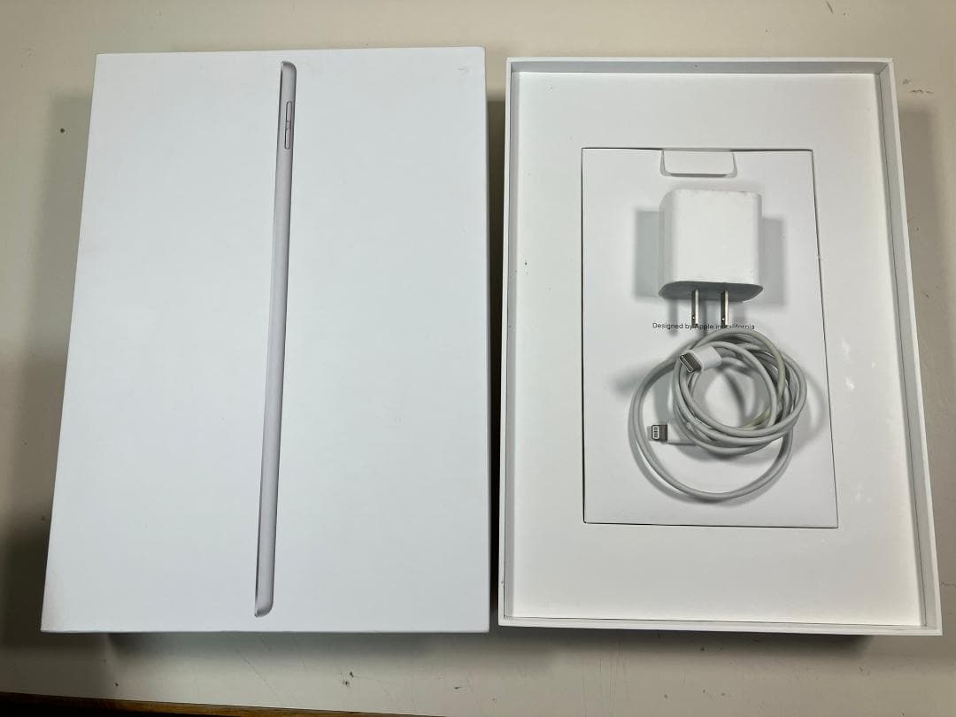 iPad 第9世代　64GB シルバー　Wi-Fiモデル　4点付属品付