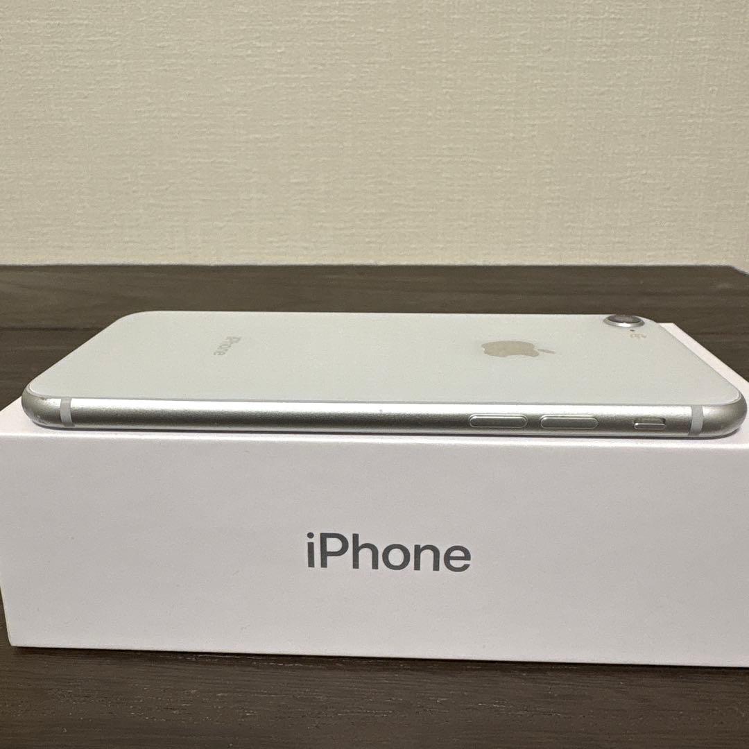 iPhone8 本体 64GB シルバー SIMフリー 初期化済 ロック解除済