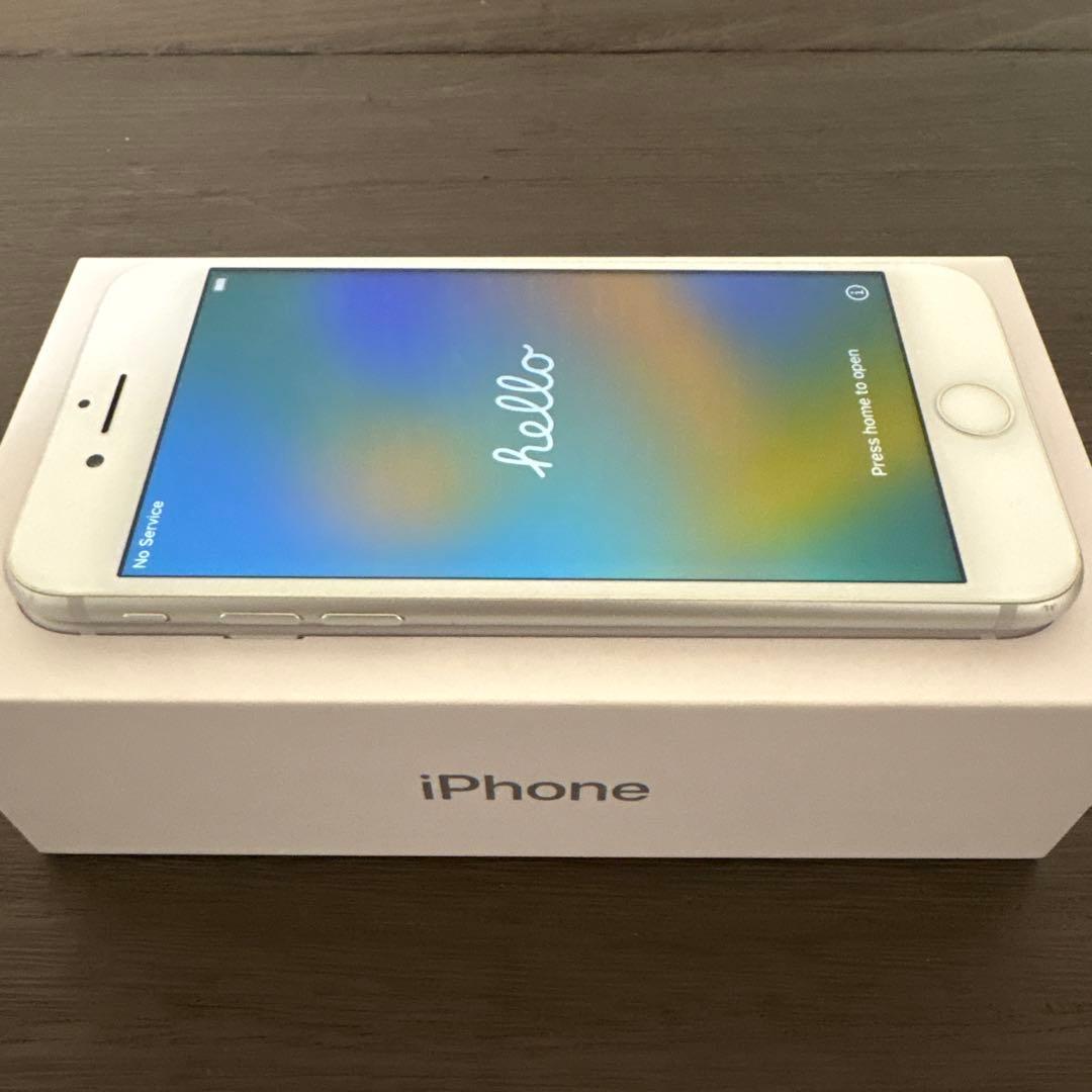 iPhone8 本体 64GB シルバー SIMフリー 初期化済 ロック解除済