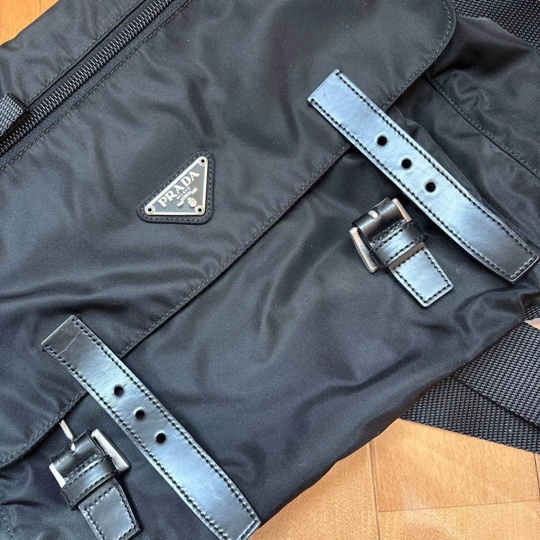 PRADA ブラック メッセンジャーバッグ