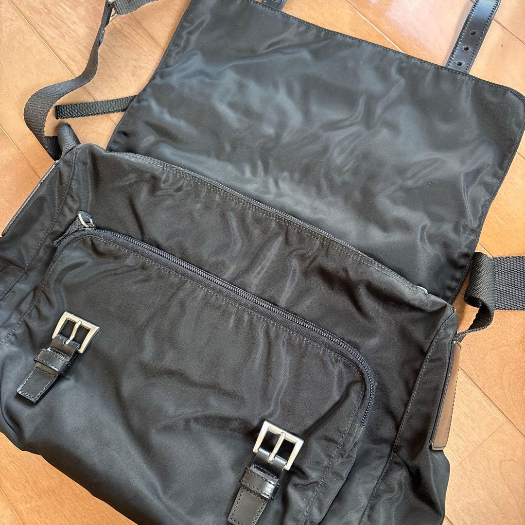 PRADA ブラック メッセンジャーバッグ