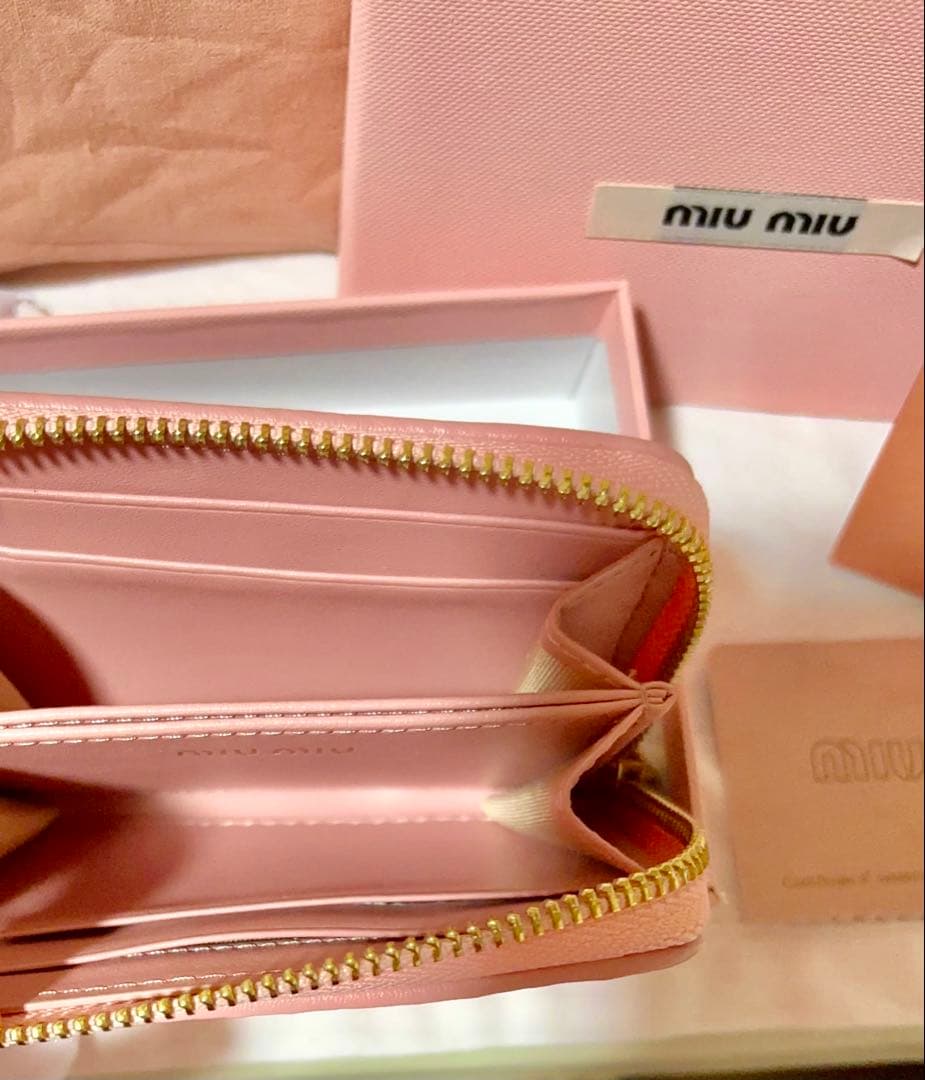 【正規品　新品未使用】ミュウミュウ　マテラッセレザー ケース　ピンク