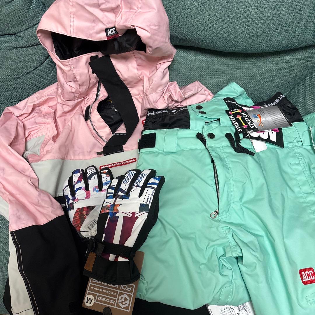 値下げ中本日発送します‼️ウィンタースポーツウェア　3点