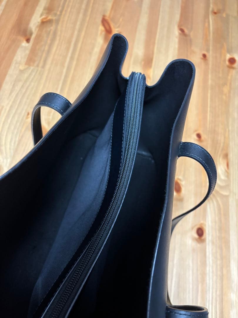 【美品】美品】FURLA フルラ トートバッグ 黒 A4収納可能 ビジネス 通勤