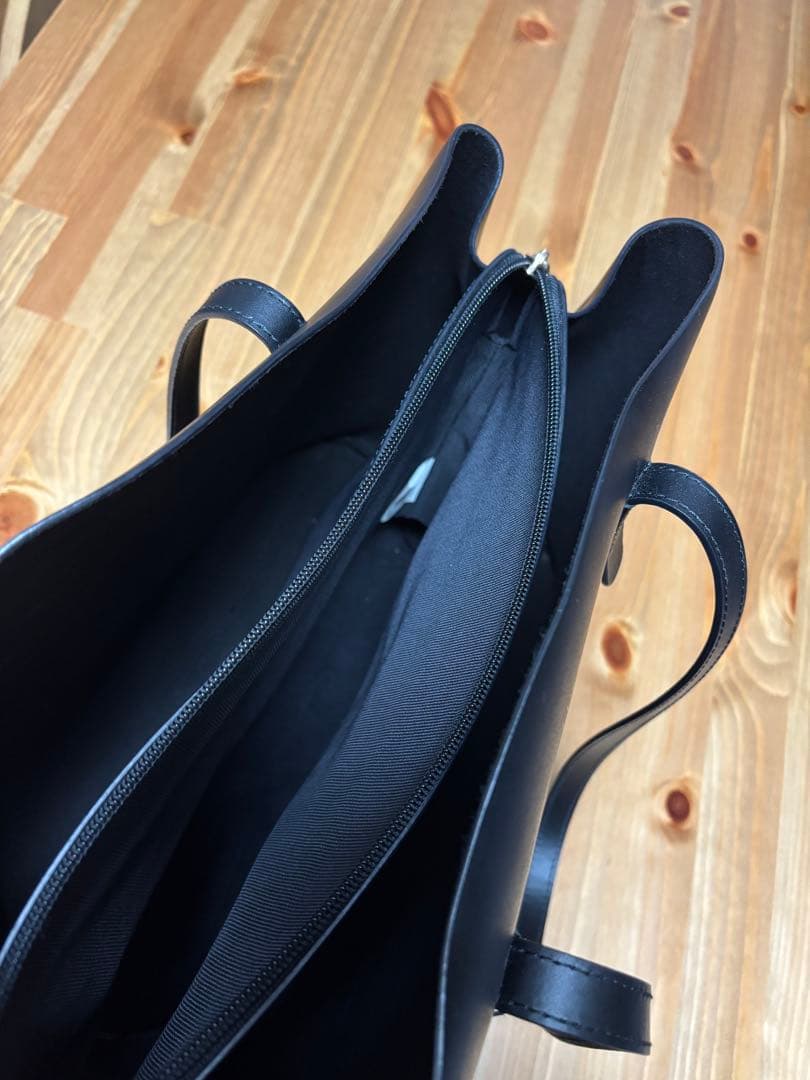 【美品】美品】FURLA フルラ トートバッグ 黒 A4収納可能 ビジネス 通勤