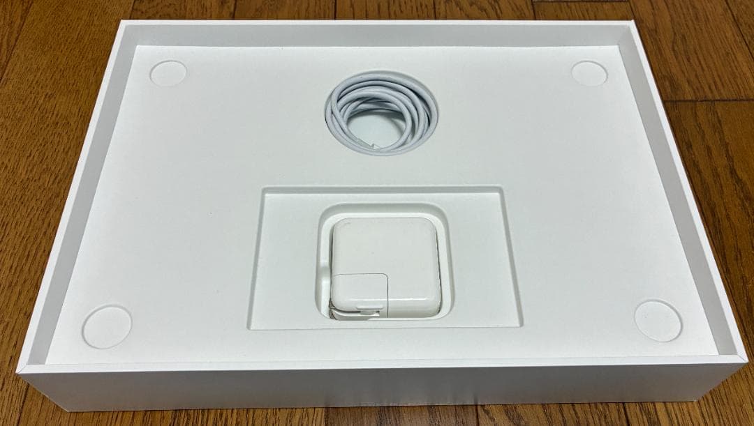 美品　MacBook air M1 (2020) 8GB 256GB 付属品付き