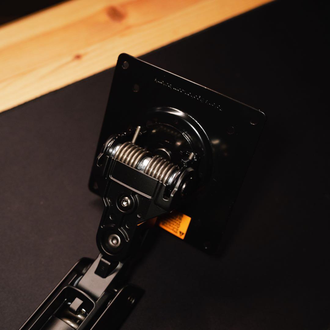 Amazon basic モニターアーム(エルゴトロンLX)