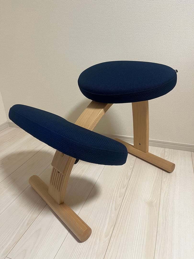 週末即発送！美品！バランスイージー！バランスラボチェア！ネイビー