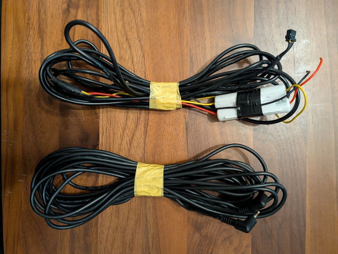 COMTEC ZDR-016ドライブレコーダー 前後2カメラ　SDカード付き