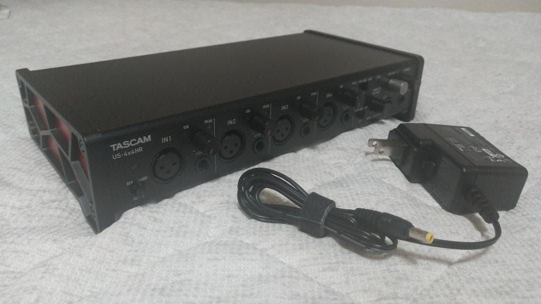 TASCAM US-4x4HR オーディオインターフェイス