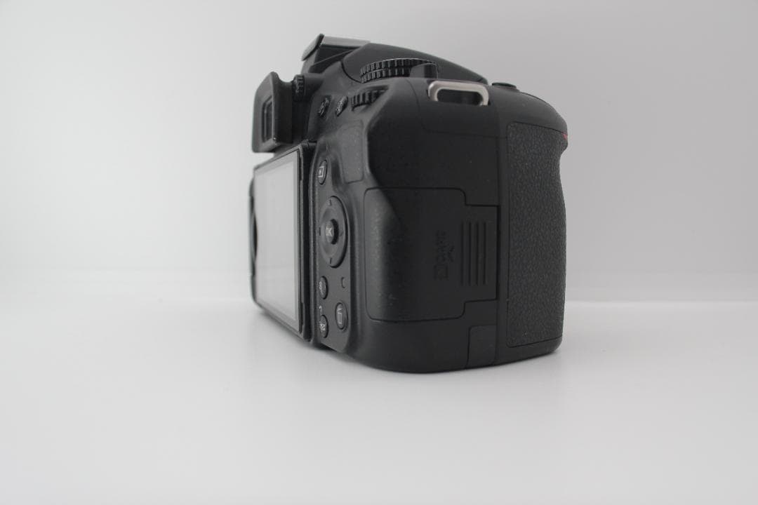 （美品）　NIKON ニコン　D5100 純正バッテリー　純正充電器付き　動作品