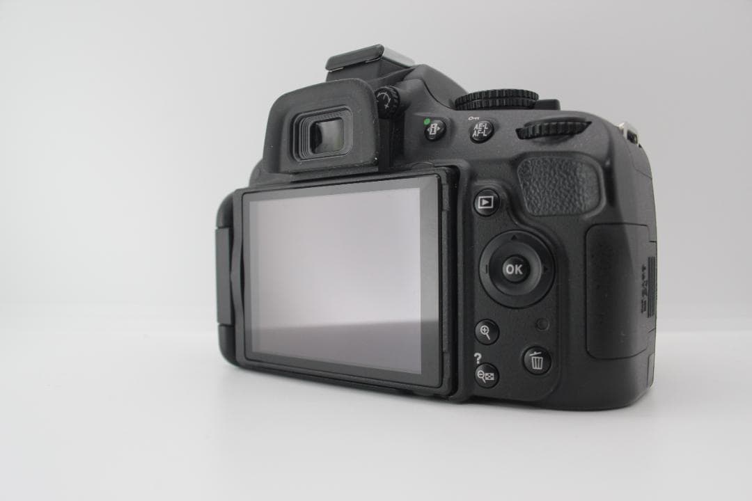 （美品）　NIKON ニコン　D5100 純正バッテリー　純正充電器付き　動作品