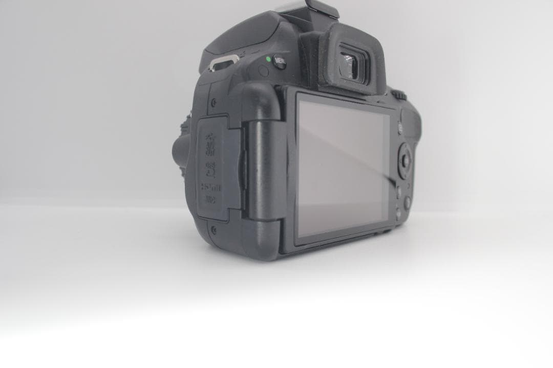 （美品）　NIKON ニコン　D5100 純正バッテリー　純正充電器付き　動作品