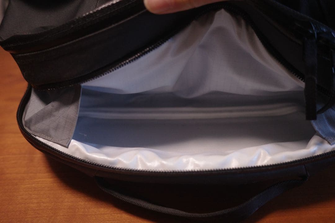 バッグ Arcteryx Veilance Nomin Pack