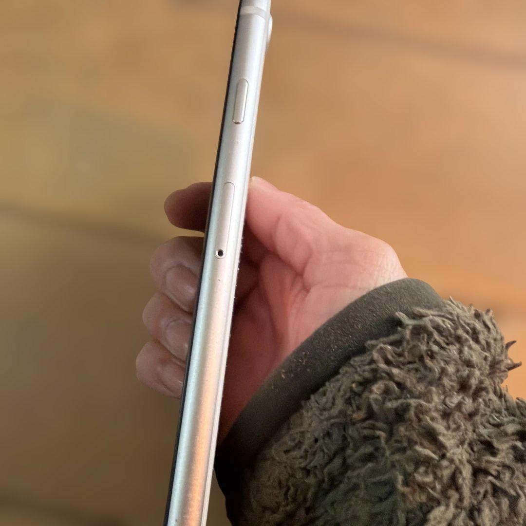 iPhone SE 第3世代　バッテリー84%