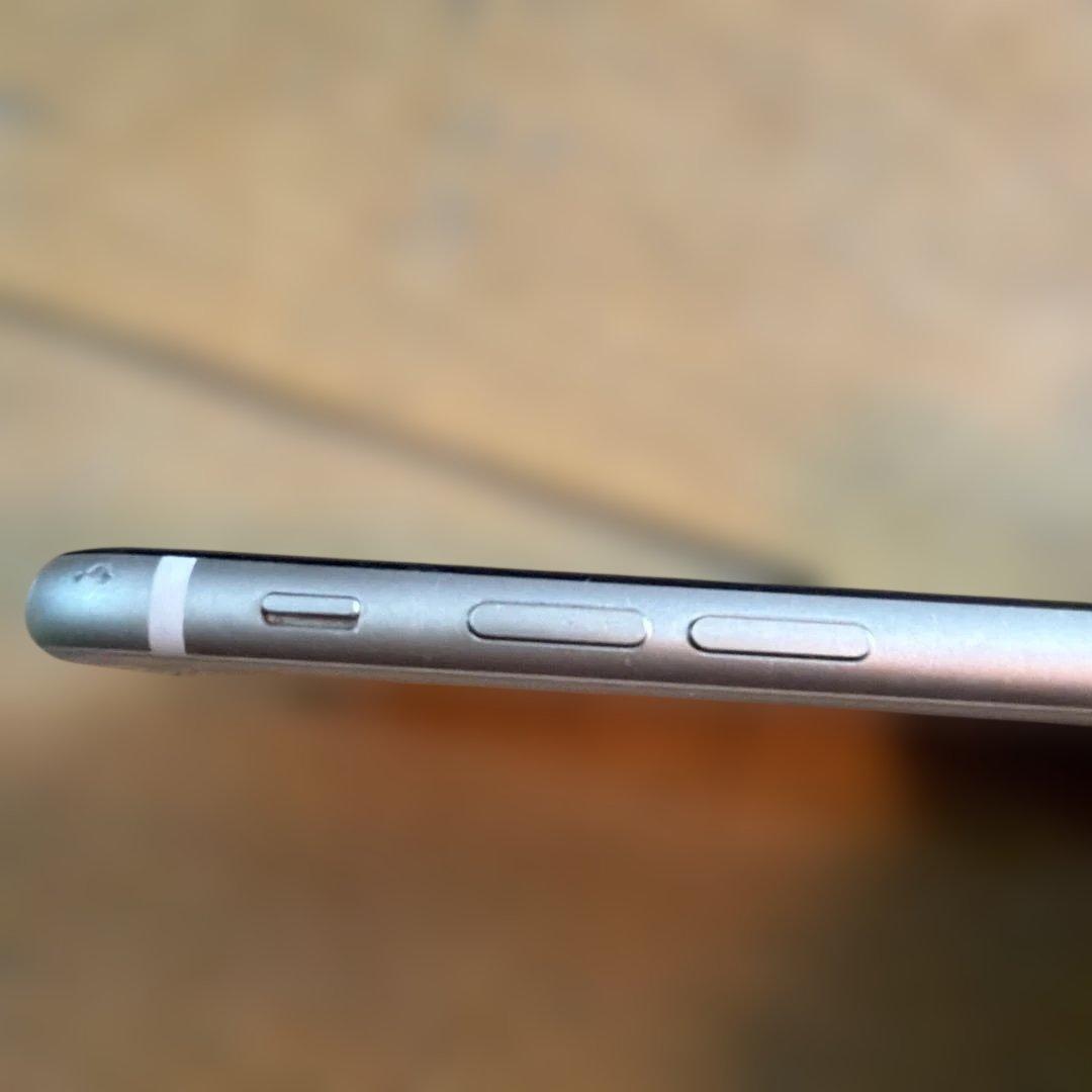 iPhone SE 第3世代　バッテリー84%