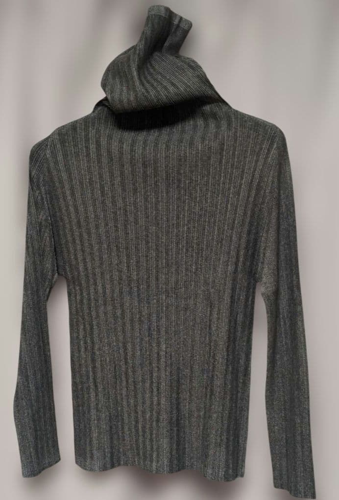 プリーツプリーズ　グレー　長袖ハイネック　カットソー　サイズ3