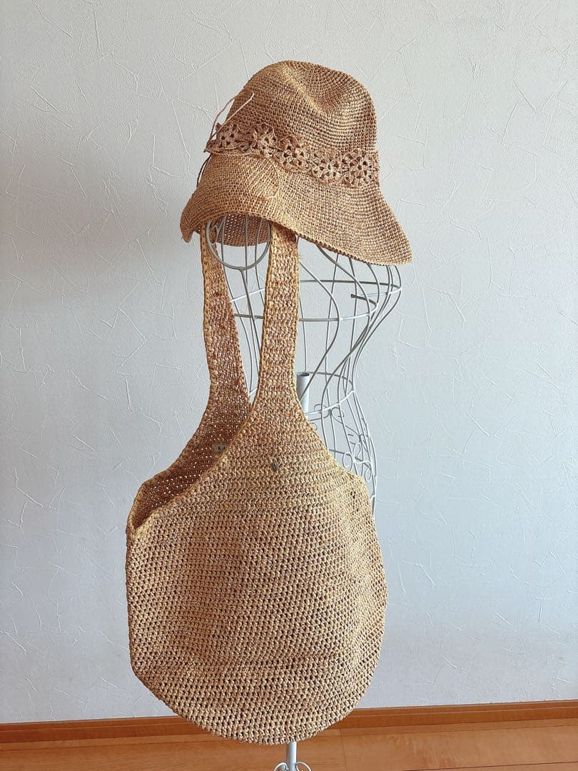 HELEN KAMINSKI ラフィアバッグ　ベージュ