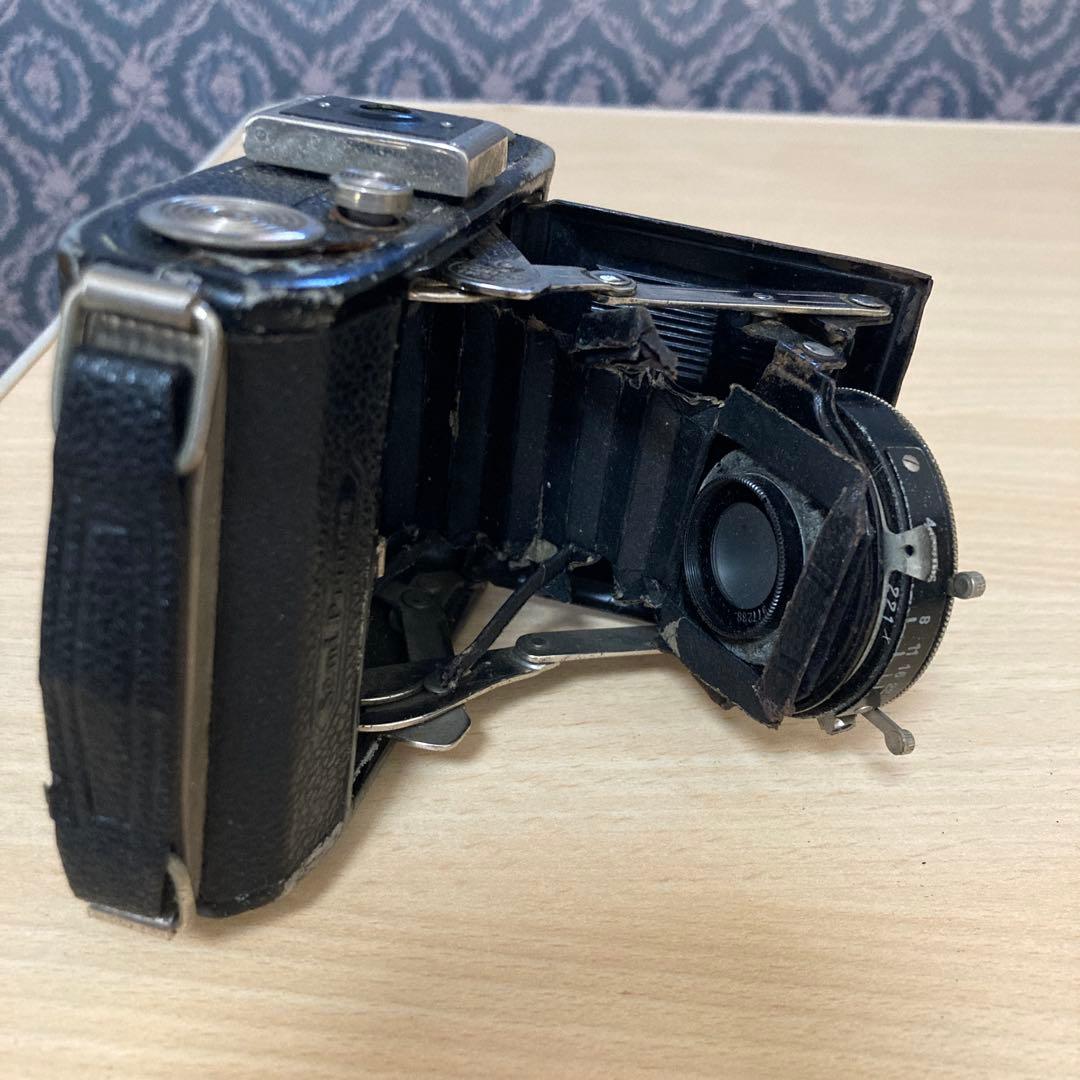 ジャンク品　カメラ3台と三脚(MINOLTAとYASHICAFLEXと？)