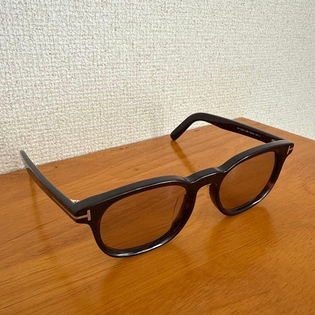 【美品】トムフォード サングラスTOMFORD TF1122-D 52E