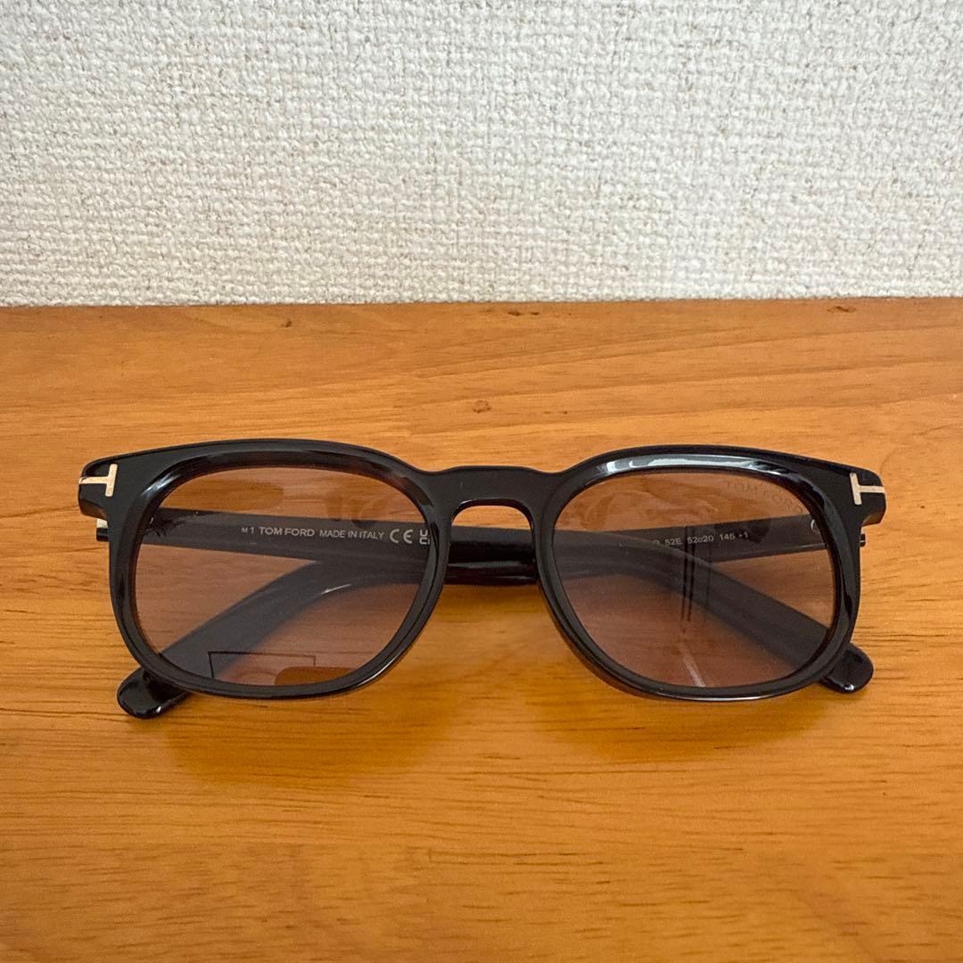 【美品】トムフォード サングラスTOMFORD TF1122-D 52E