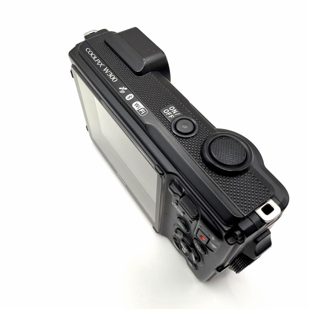 極美品　Nikon COOLPIX W300デジカメ　ブラック　ニコン