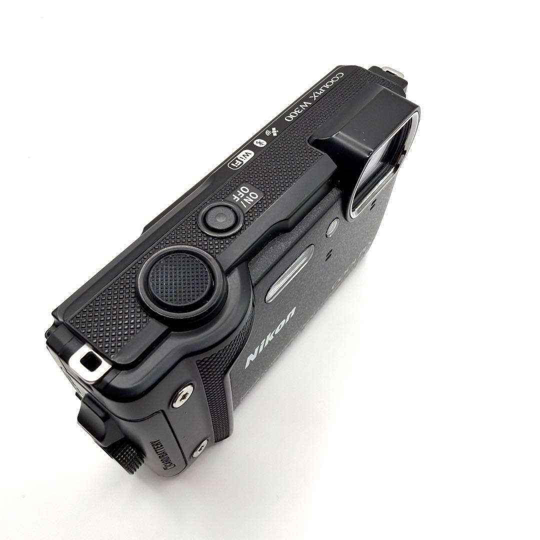 極美品　Nikon COOLPIX W300デジカメ　ブラック　ニコン