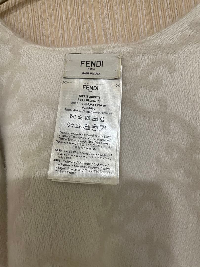 フェンディ　ポンチョ　ストール　コート　ショール　ウールカシミア