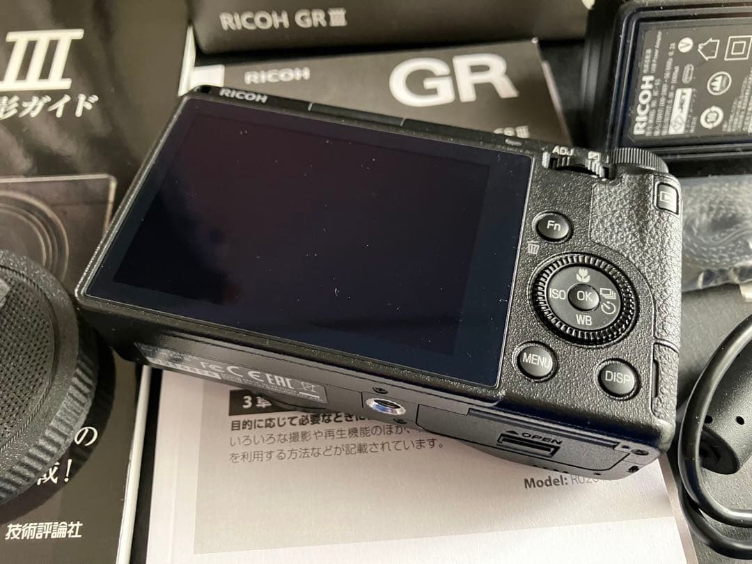 RICOH GRⅢ 美品(新同品バッテリー、充電器付)