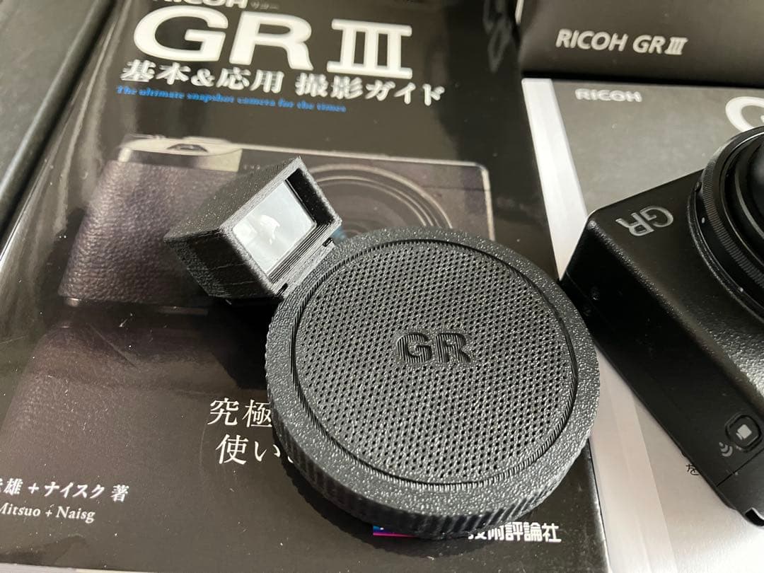 RICOH GRⅢ 美品(新同品バッテリー、充電器付)