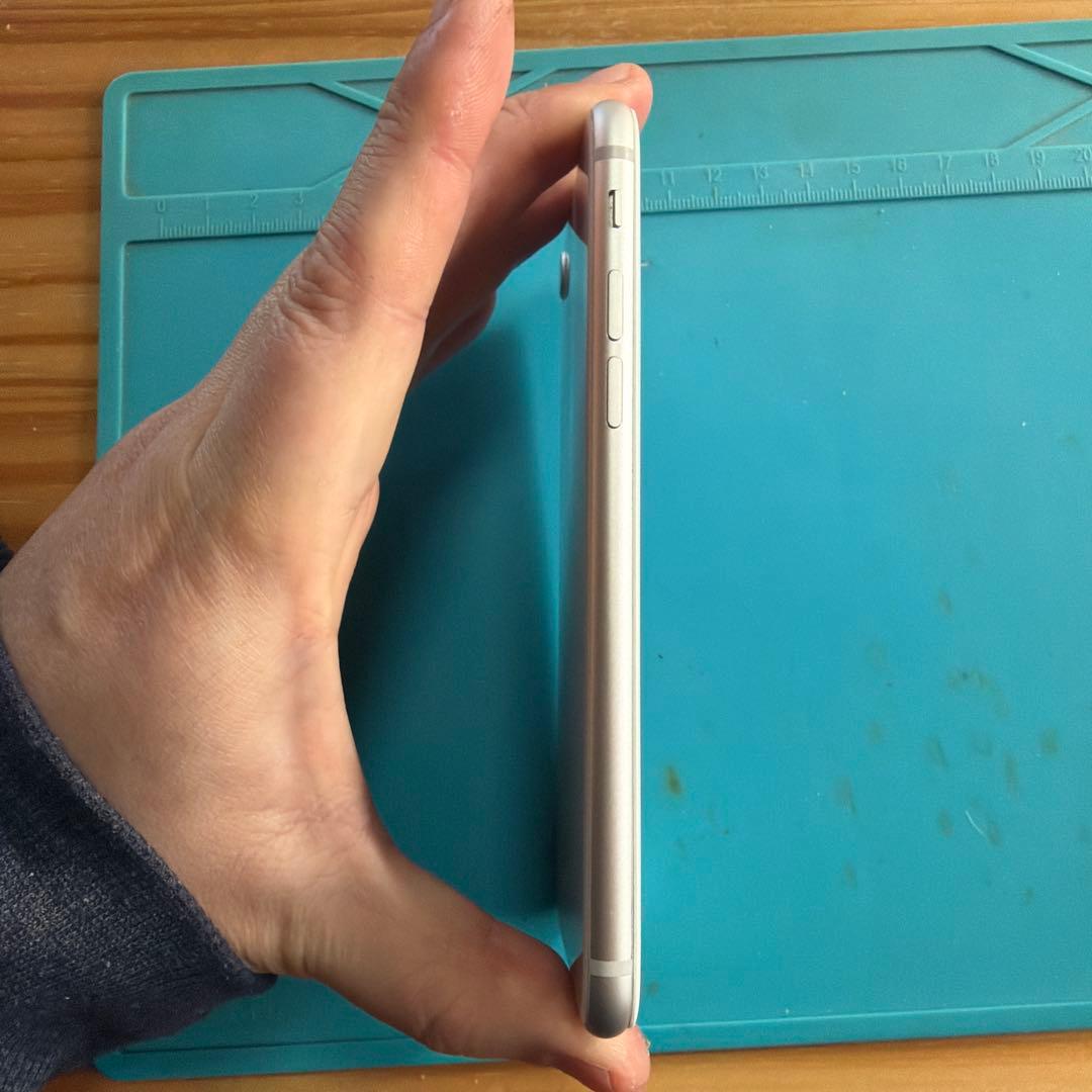 iPhone8 64G シルバー SIMフリー バッテリー100% 訳あり