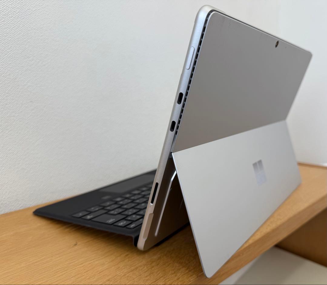 美品：Surface Pro8 Core i5-1145G7/8GB/256GB