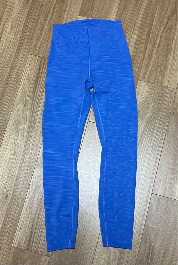 moco【美品】ルルレモン　Tシャツ＆パンツ　サイズ4