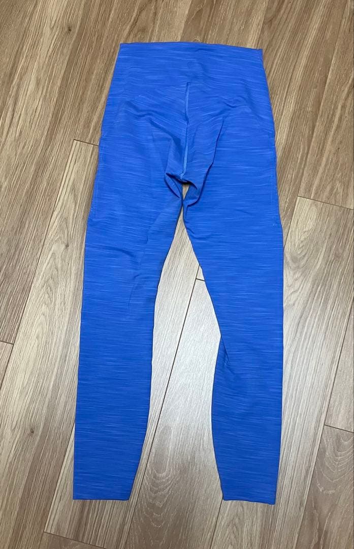 moco【美品】ルルレモン　Tシャツ＆パンツ　サイズ4