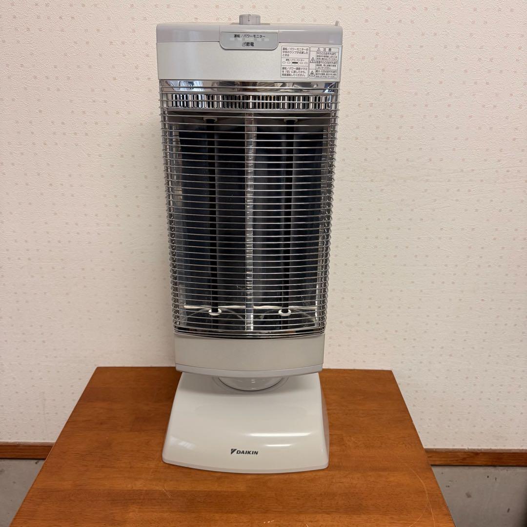 ● 美品 ダイキン セラムヒート遠赤外線暖房機 ERFT11TS-W