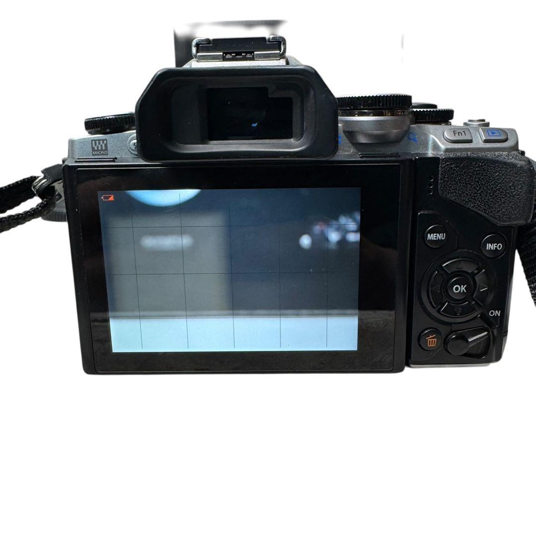 OLYMPUS OM-D E-M10 / ミラーレス一眼カメラ レンズセット