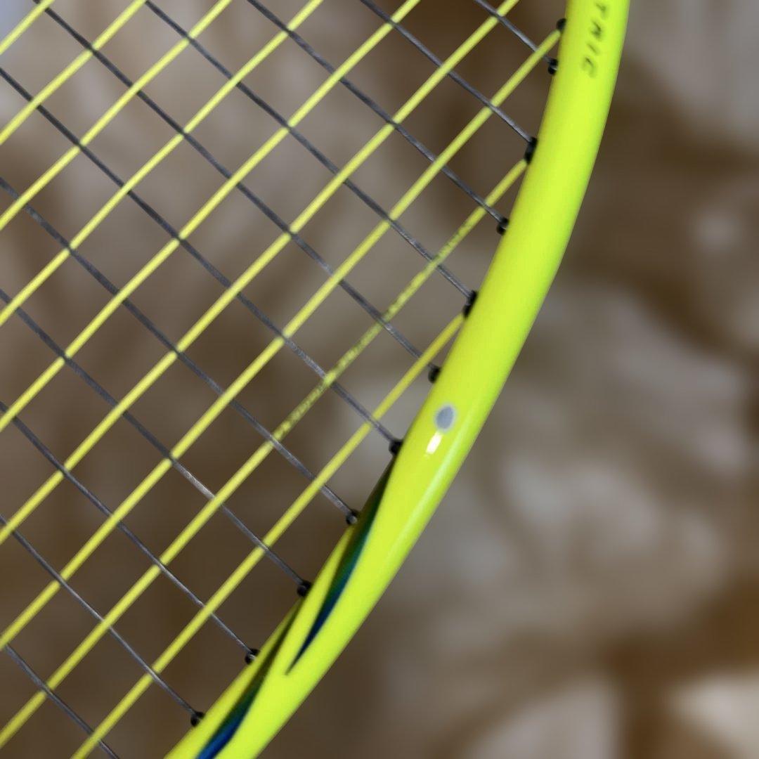 ゆ*ゆ様 美品 YONEX バドミントンラケット アストロクス77 4UG5