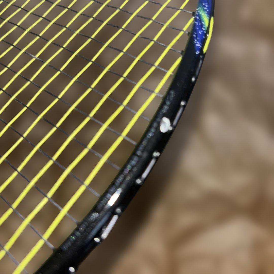 ゆ*ゆ様 美品 YONEX バドミントンラケット アストロクス77 4UG5
