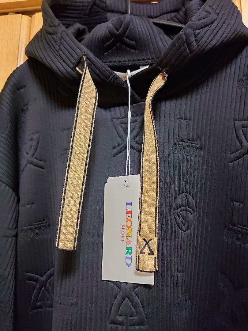 【新品タグ付】レオナール 極近年 フーディ チュニック ４２〜４４ ブラック