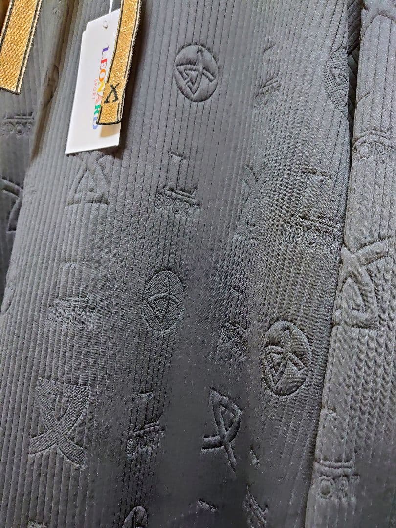 【新品タグ付】レオナール 極近年 フーディ チュニック ４２〜４４ ブラック