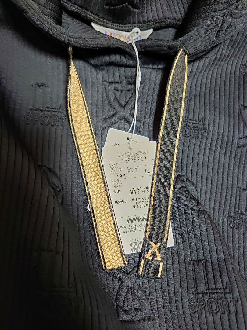 【新品タグ付】レオナール 極近年 フーディ チュニック ４２〜４４ ブラック
