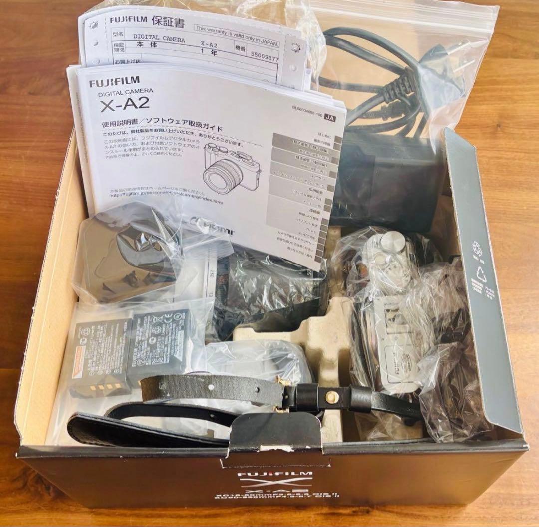 【美品】Fujifilm X-A2 カメラ 2本レンズ付き+バッテリー2個付き