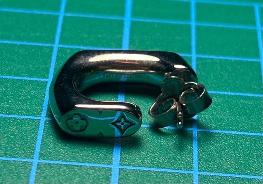 【美品】ルイヴィトン ピアス 片耳 スクエア モノグラム シルバー